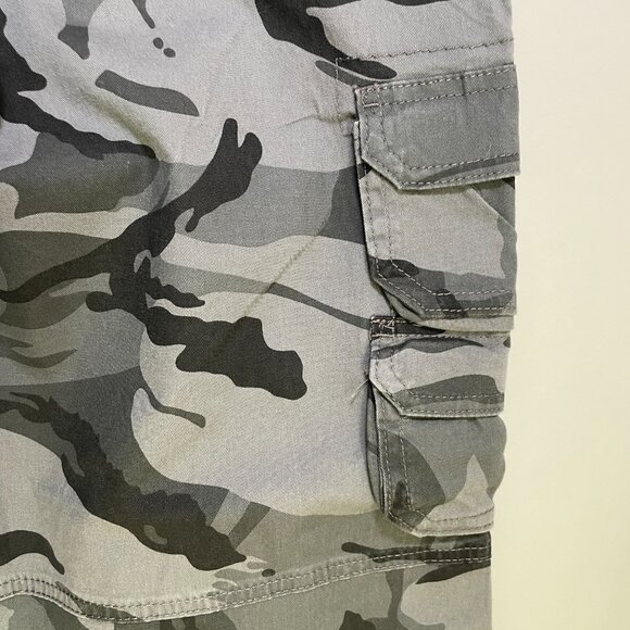 Men's NWT Wrangler Regular Taper Black & Gray Camo Pants - Size 40x30 - Picture 14 of 14